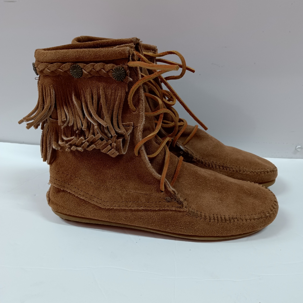 Minnetonka Suede Moccasins W/ Fringe & Metal Studs Size 6